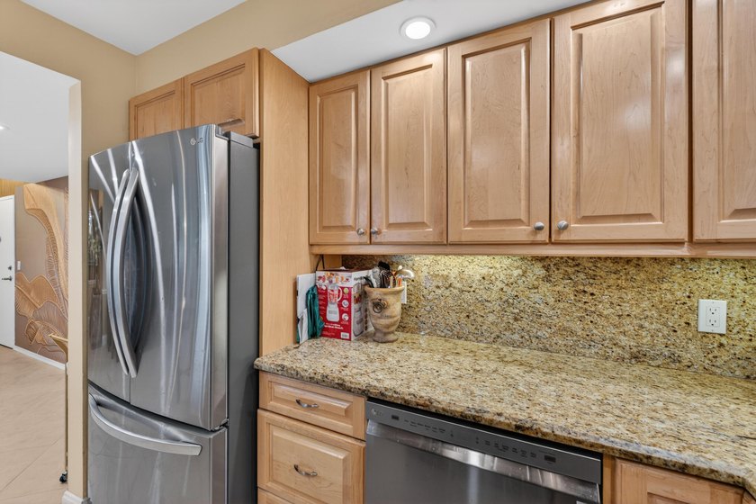 WATERFRONT UPSCALE CUSTOM RENOVATION 2BR/2 B CONDO BE PROUD OF - photo 10