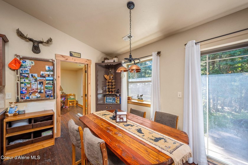 Your own private paradise! This 2012 custom-built Priest Lake - photo 4