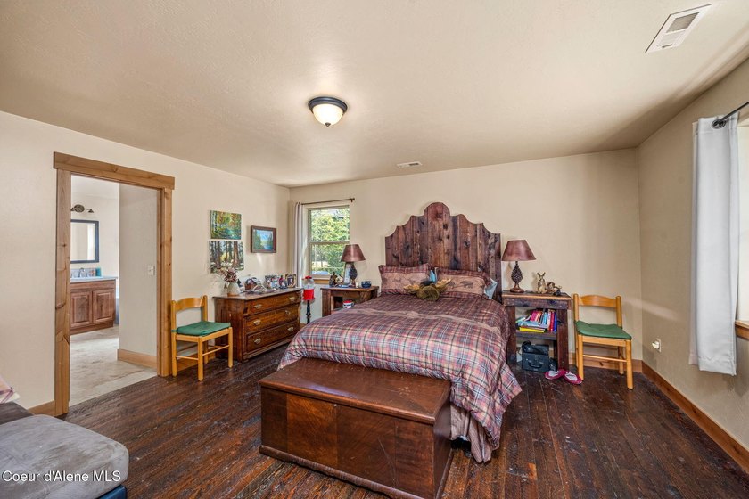 Your own private paradise! This 2012 custom-built Priest Lake - photo 6