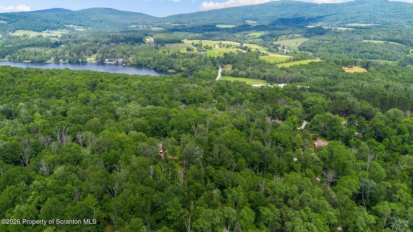 Welcome to 364 Idlewild Lane, a beautifully maintained home - photo 3