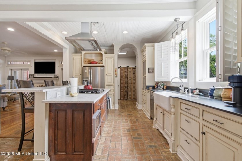 A Rare Gulf Coast Treasure Where Timeless Charm Meets Modern - photo 14