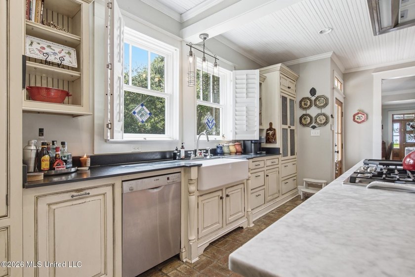 A Rare Gulf Coast Treasure Where Timeless Charm Meets Modern - photo 15