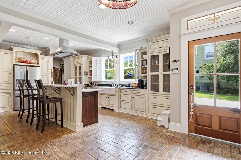 A Rare Gulf Coast Treasure Where Timeless Charm Meets Modern - photo 17