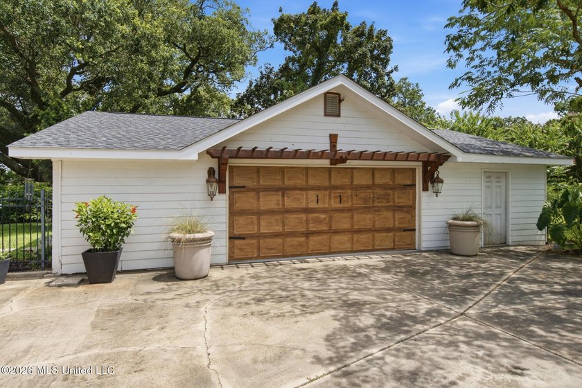 A Rare Gulf Coast Treasure Where Timeless Charm Meets Modern - photo 43