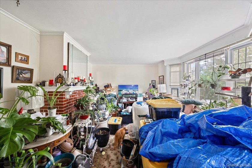 Incredible opportunity to restore and reimagine this spacious - photo 3