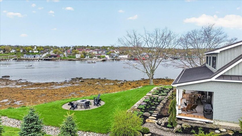 Set along 150A+- feet of Belfast waterfront, this exceptional - photo 3