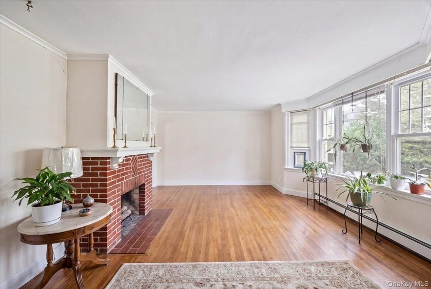 Incredible opportunity to restore and reimagine this spacious - photo 4