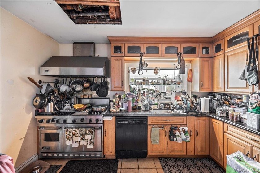 Incredible opportunity to restore and reimagine this spacious - photo 7