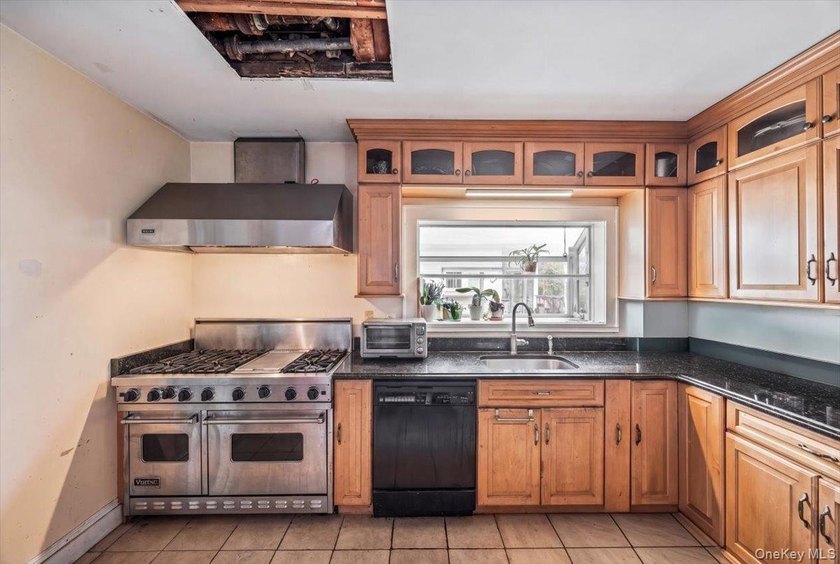 Incredible opportunity to restore and reimagine this spacious - photo 8