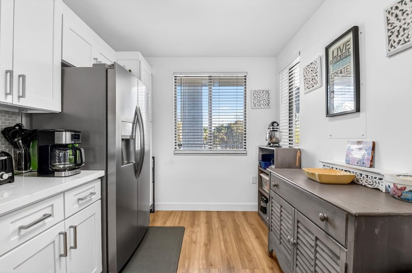 Spacious, investor friendly 3rd floor renovated and move in - photo 6