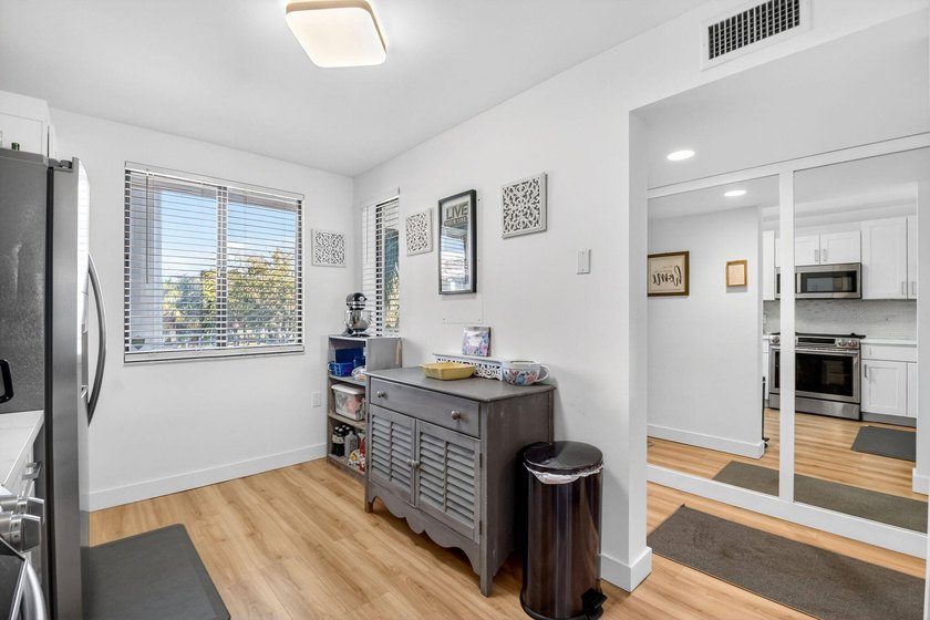 Spacious, investor friendly 3rd floor renovated and move in - photo 7