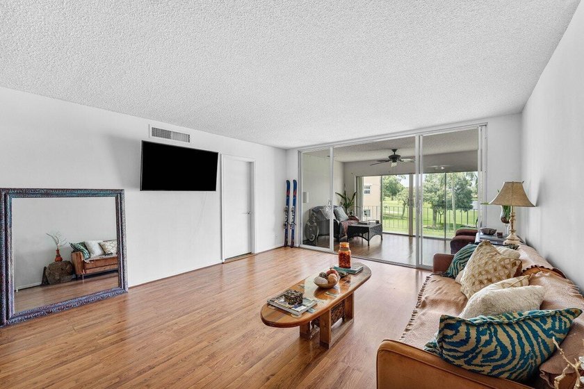 Top floor corner unit with panoramic views of the golf course - photo 11