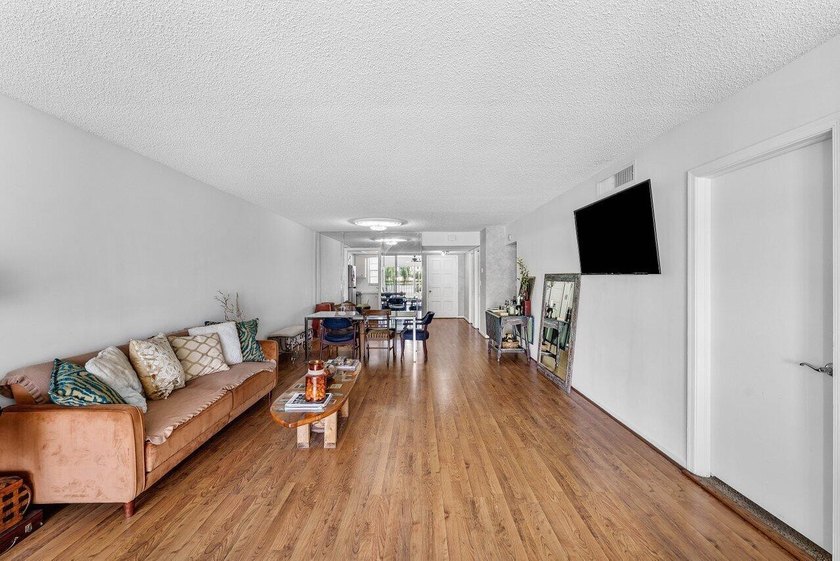 Top floor corner unit with panoramic views of the golf course - photo 12