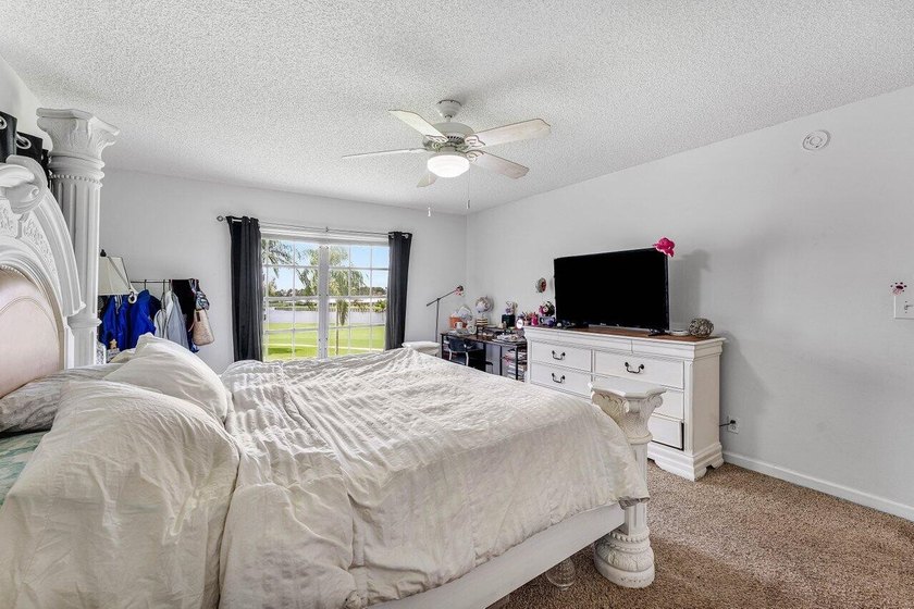 Top floor corner unit with panoramic views of the golf course - photo 15