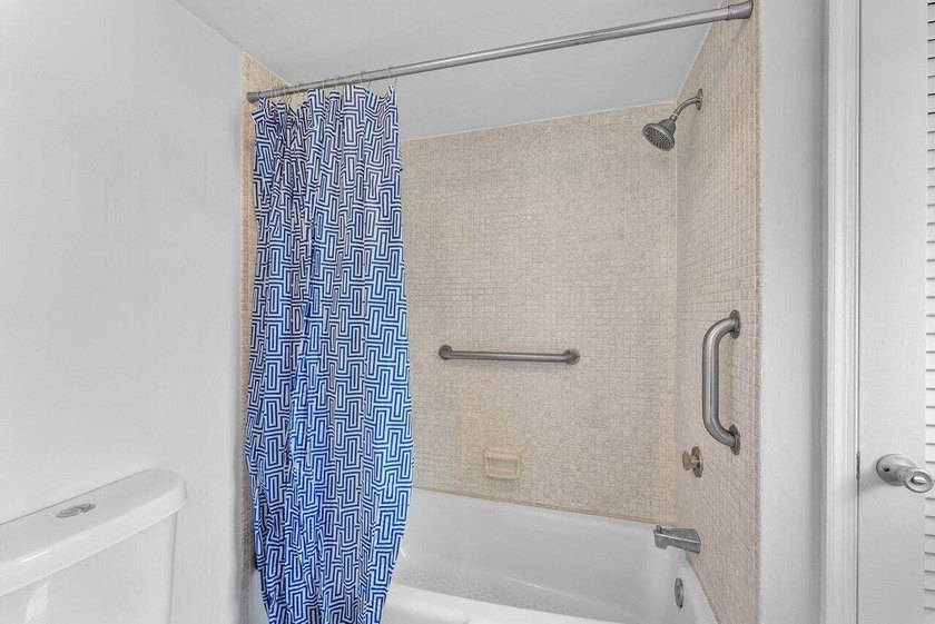Top floor corner unit with panoramic views of the golf course - photo 21