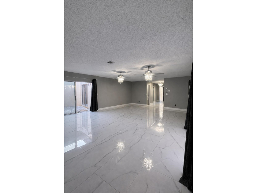 Welcome home! Fully renovated luxury patio home stands far above - photo 3