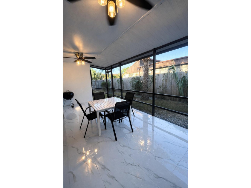 Welcome home! Fully renovated luxury patio home stands far above - photo 5