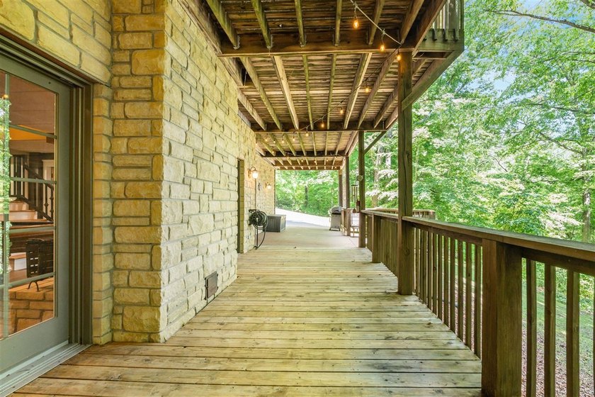 Exceptional lakefront living with room for everyone! This 5BR/3 - photo 6