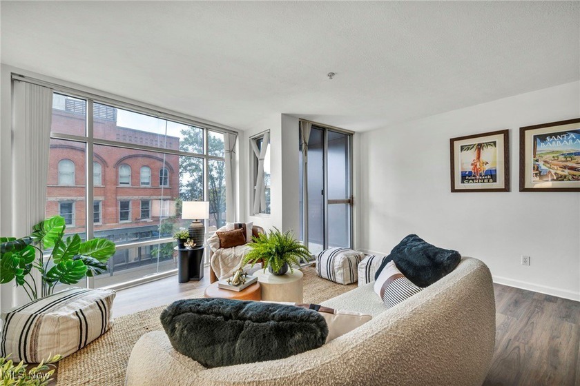 Experience modern and convenient city living in this stylish - photo 6