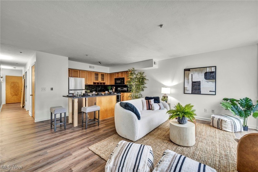 Experience modern and convenient city living in this stylish - photo 7