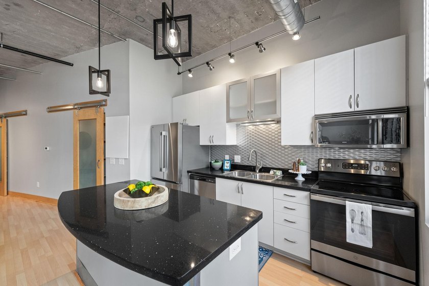 Move-in ready 918 Loft with two parking spaces: one garage, one - photo 6