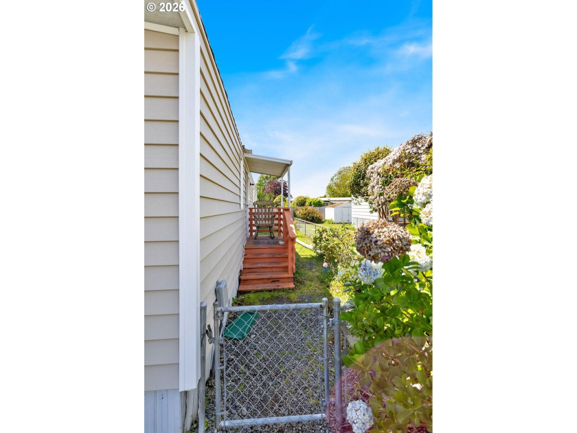 Huge price drop! Home sold as is and in need of some repairs - photo 39