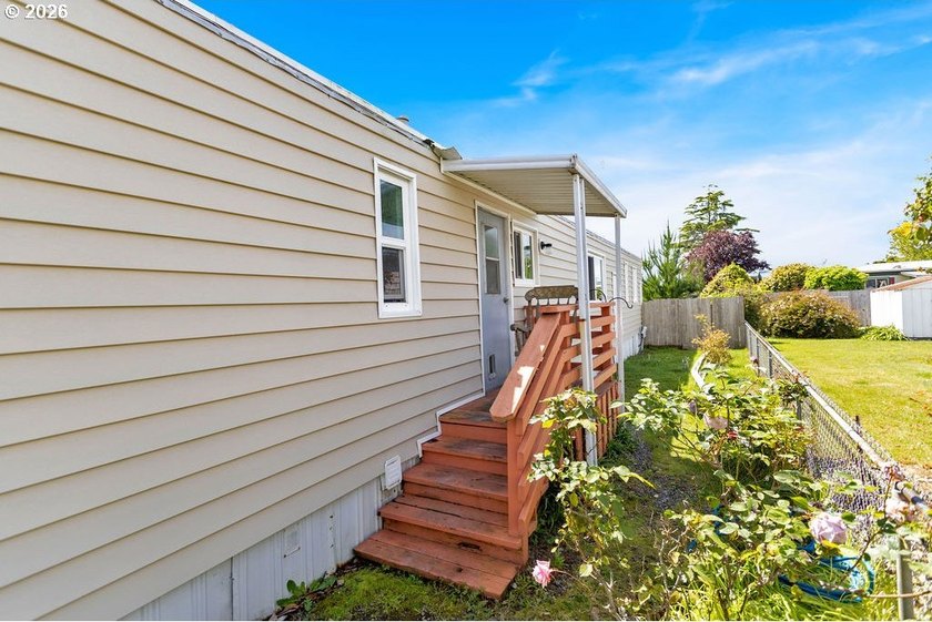 Huge price drop! Home sold as is and in need of some repairs - photo 44