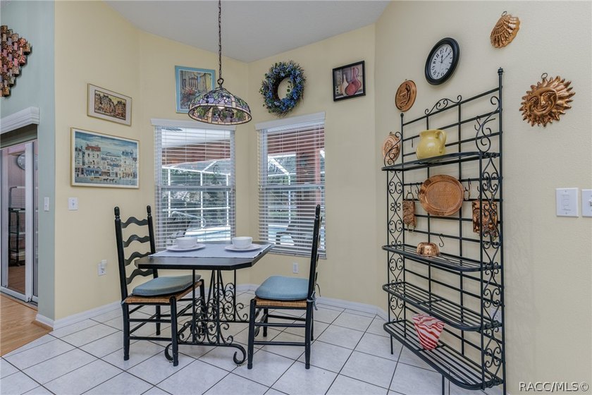 WELL APPOINTED AND BEAUTIFULLY MAINTAINED 3/2/2 POOL HOME on .32 - photo 12