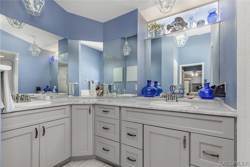 WELL APPOINTED AND BEAUTIFULLY MAINTAINED 3/2/2 POOL HOME on .32 - photo 21