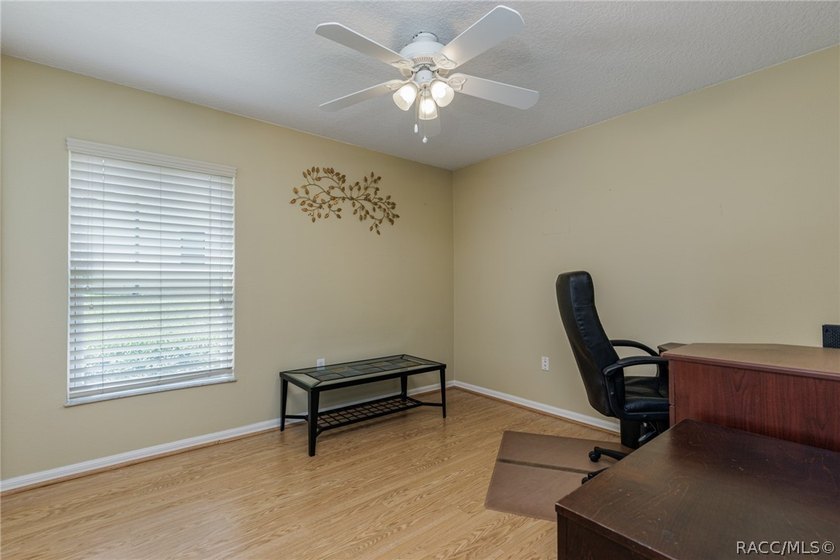 WELL APPOINTED AND BEAUTIFULLY MAINTAINED 3/2/2 POOL HOME on .32 - photo 26