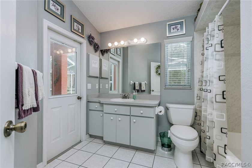 WELL APPOINTED AND BEAUTIFULLY MAINTAINED 3/2/2 POOL HOME on .32 - photo 28