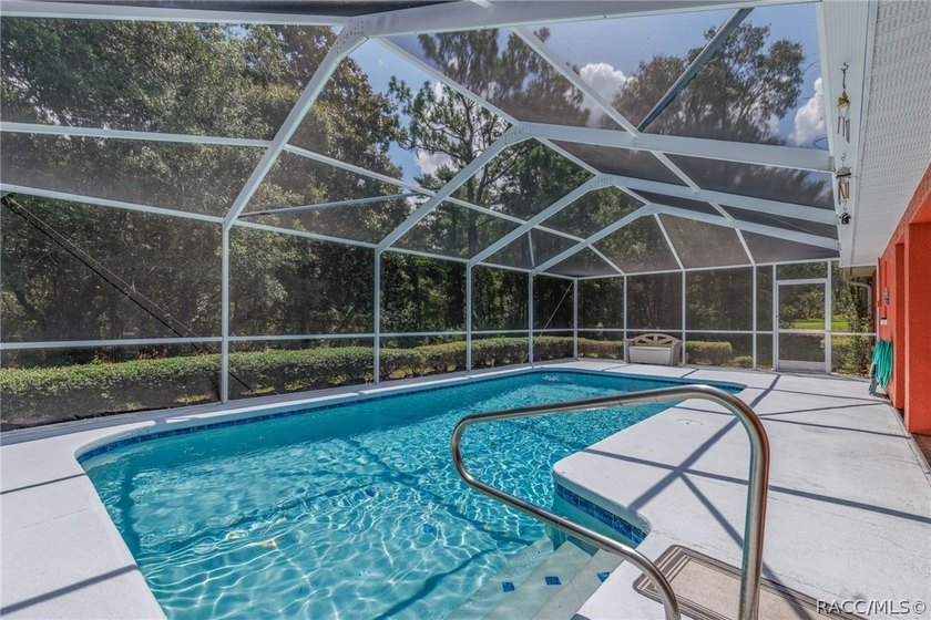 WELL APPOINTED AND BEAUTIFULLY MAINTAINED 3/2/2 POOL HOME on .32 - photo 31