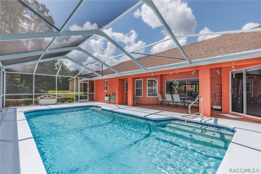 WELL APPOINTED AND BEAUTIFULLY MAINTAINED 3/2/2 POOL HOME on .32 - photo 32