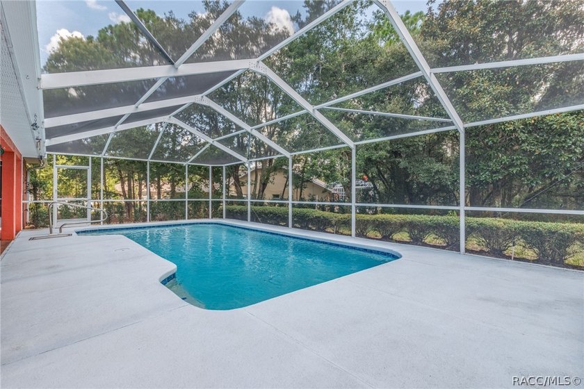 WELL APPOINTED AND BEAUTIFULLY MAINTAINED 3/2/2 POOL HOME on .32 - photo 34
