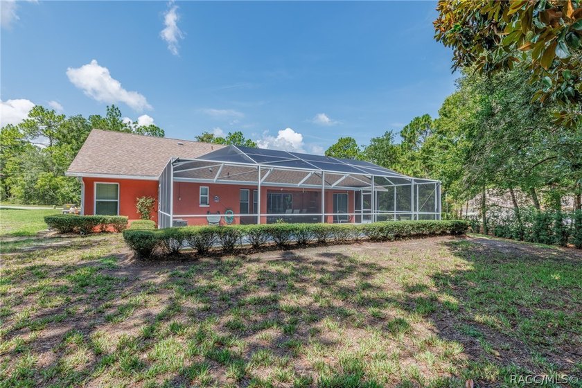 WELL APPOINTED AND BEAUTIFULLY MAINTAINED 3/2/2 POOL HOME on .32 - photo 38