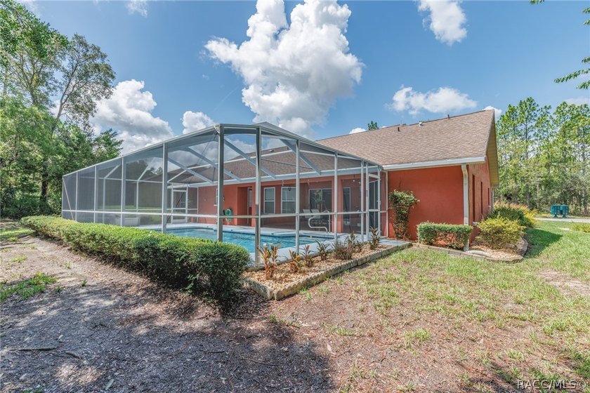 WELL APPOINTED AND BEAUTIFULLY MAINTAINED 3/2/2 POOL HOME on .32 - photo 40