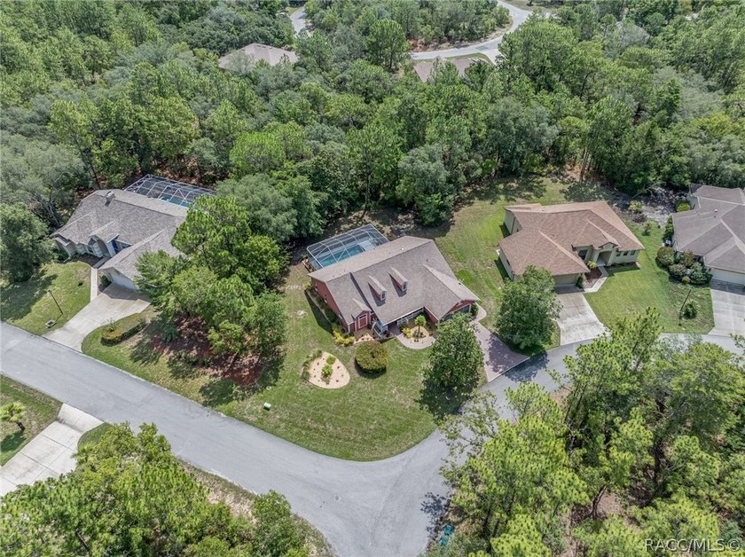 WELL APPOINTED AND BEAUTIFULLY MAINTAINED 3/2/2 POOL HOME on .32 - photo 43