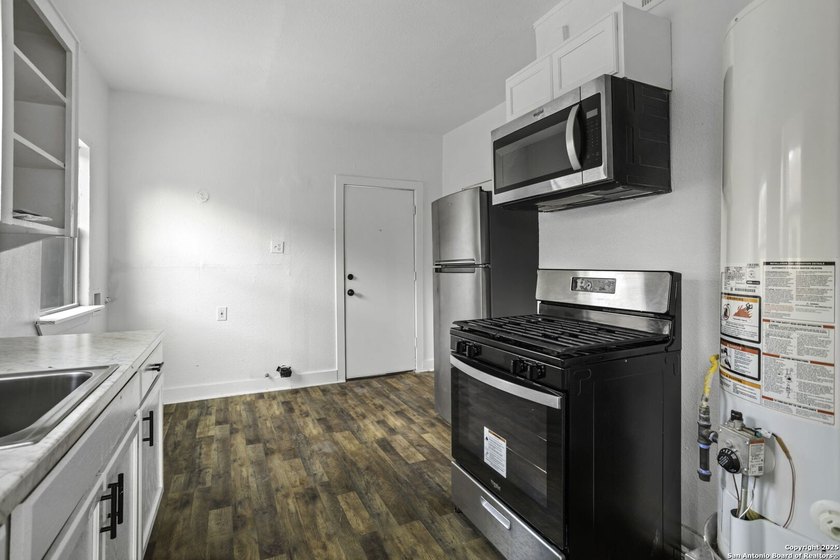 Prime Location!! This Fourplex is a great investment or house - photo 6