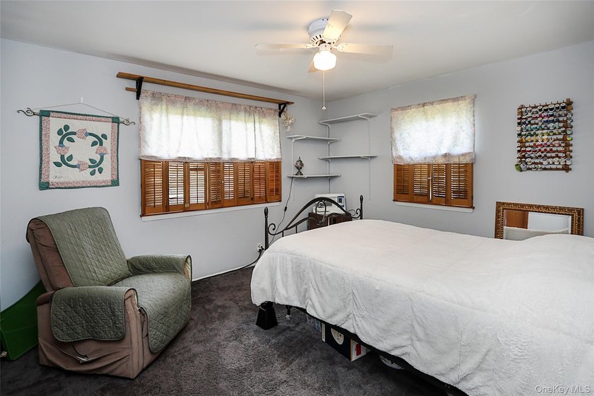Welcome to this warm and inviting Colonial in the heart of Bay - photo 17