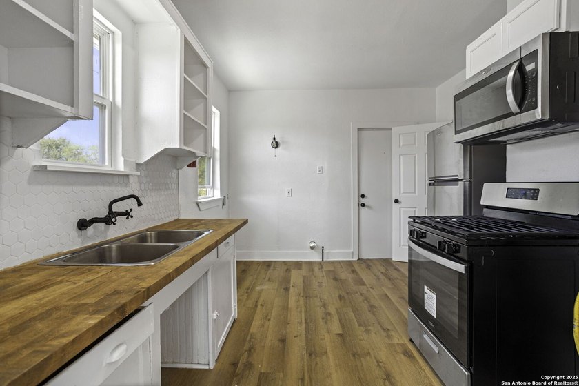 Prime Location!! This Fourplex is a great investment or house - photo 8