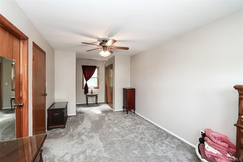 Welcome to this warm and inviting Colonial in the heart of Bay - photo 23
