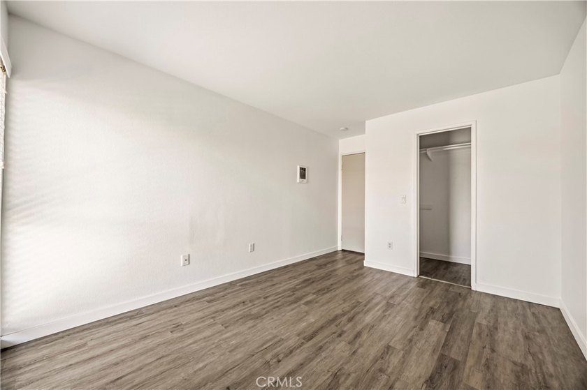 Move-in ready and beautifully updated 2-bedroom, 2-bath condo - photo 17