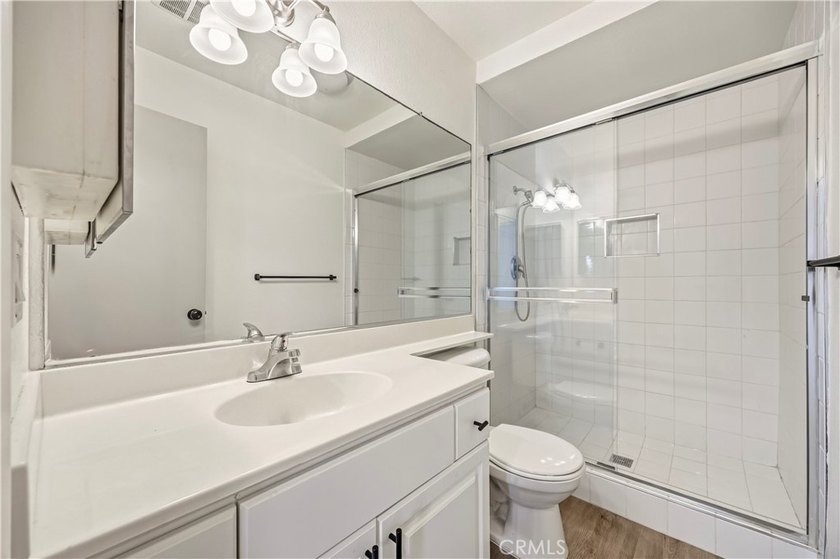 Move-in ready and beautifully updated 2-bedroom, 2-bath condo - photo 33