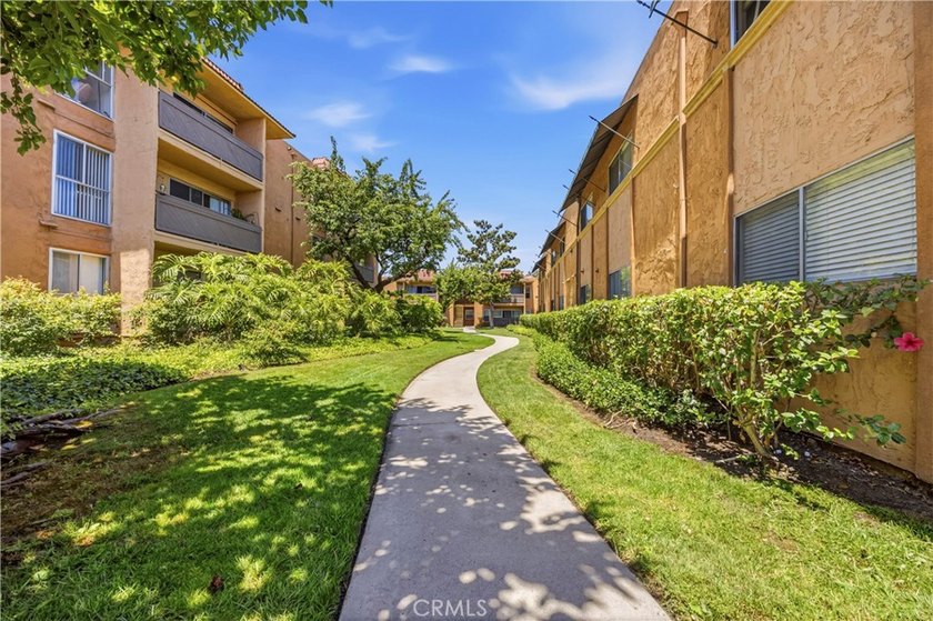 Move-in ready and beautifully updated 2-bedroom, 2-bath condo - photo 37
