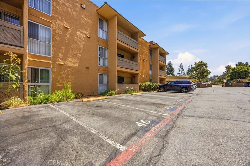 Move-in ready and beautifully updated 2-bedroom, 2-bath condo - photo 40