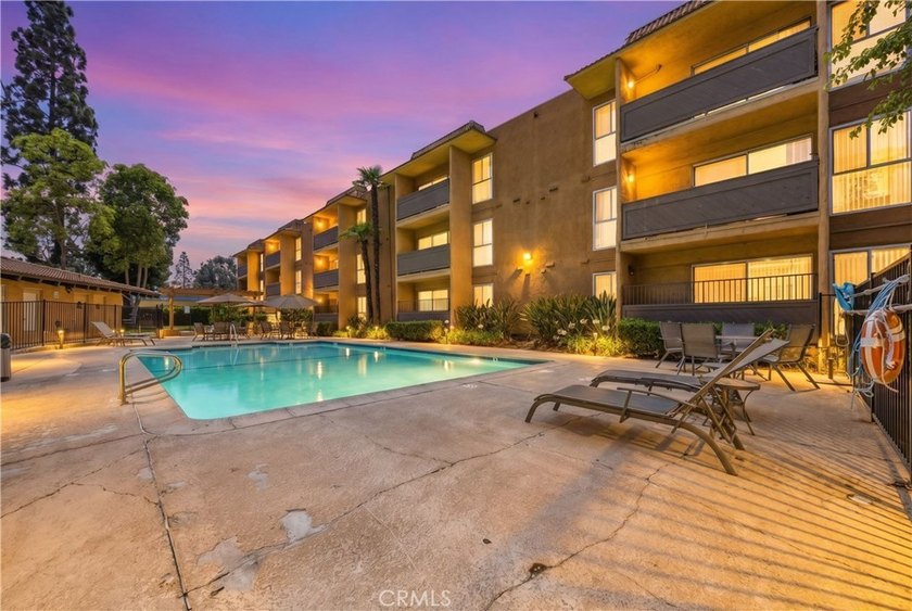 Move-in ready and beautifully updated 2-bedroom, 2-bath condo - photo 41