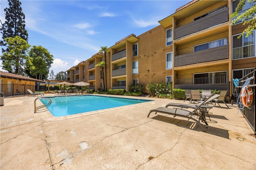 Move-in ready and beautifully updated 2-bedroom, 2-bath condo - photo 42