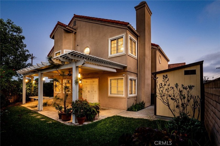 Dramatic ceilings, ocular and arched transom windows, walk-in - photo 2