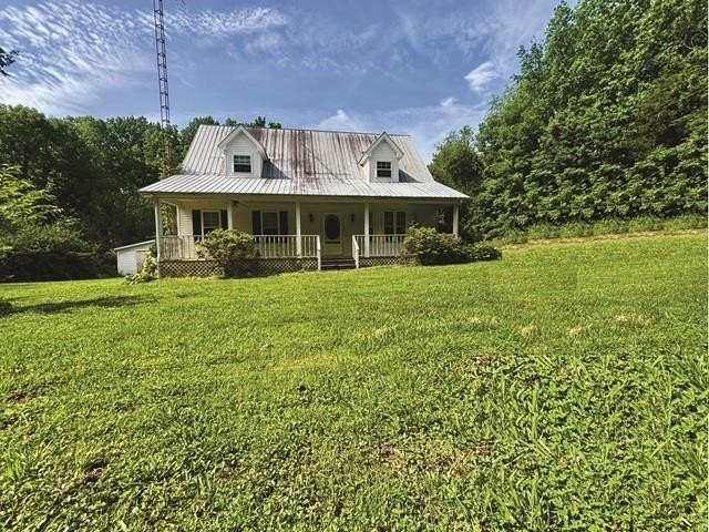 If You are looking for a Spacious Home with a nice open Floor - photo 2