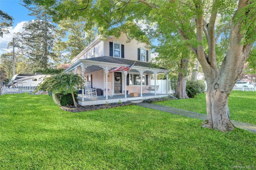 Welcome to this charming and beautifully maintained Colonial - photo 3